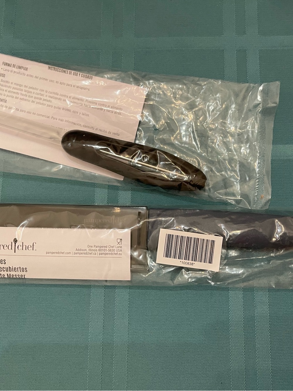 Pampered Chef 7” Coated Knife, and Vegetable Peeler